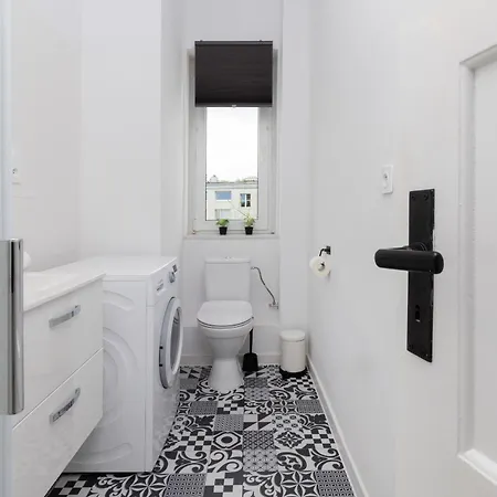 Slowackiego Family 3 Bedroom By The Park By Renters *