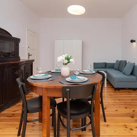 Slowackiego Family 3 Bedroom By The Park By Renters
